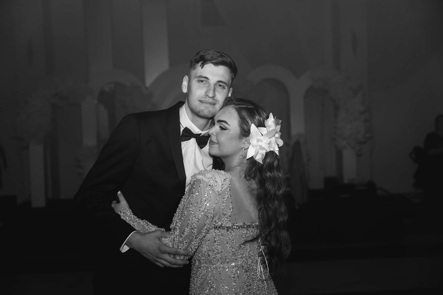 Danse des mariés, en noir et blanc